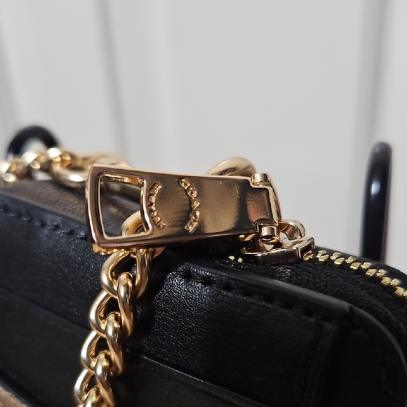 Coach NWOT Zip Around Signature Wallet - Picture 5 of 5